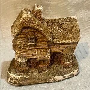 The Village Shop by David Winter cottage rare 1980 vintage sculpture collectible